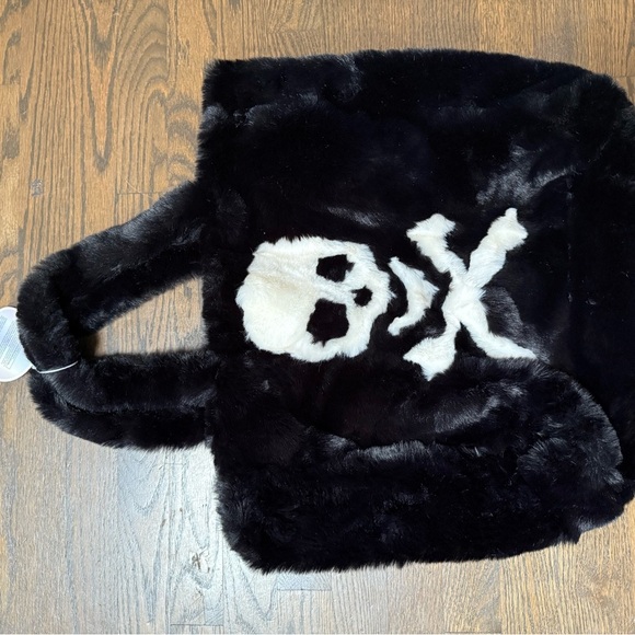 Black and White Skull Design Fur Tote Bag - Picture 2 of 5